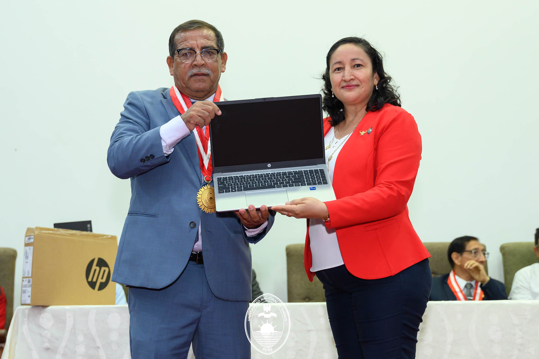 CEREMONIA DE ENTREGA DE LAPTOPS A DOCENTES 